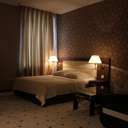 Hotel Empire Kutaisi Rum bild