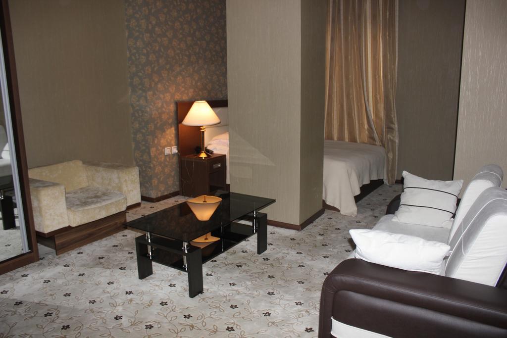 Hotel Empire Kutaisi Rum bild