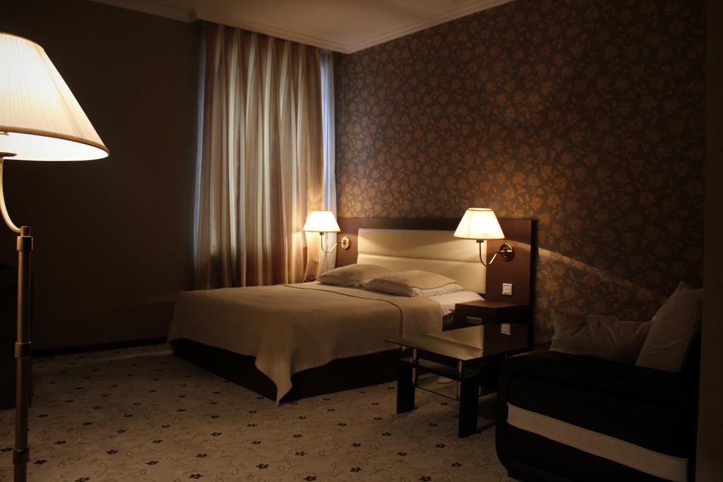 Hotel Empire Kutaisi Rum bild