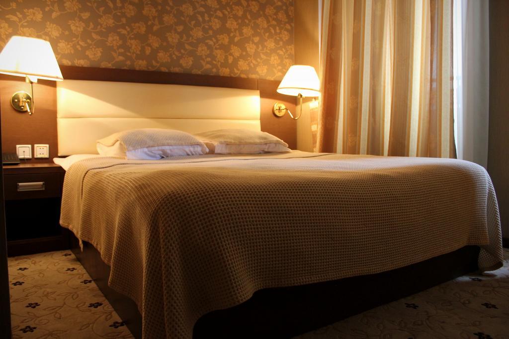 Hotel Empire Kutaisi Rum bild